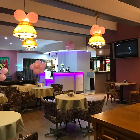 A1 Center מלון